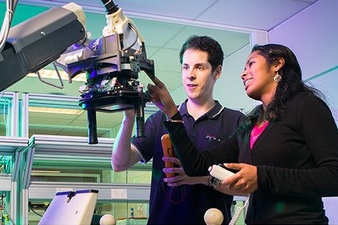 Man and woman with medical imaging device